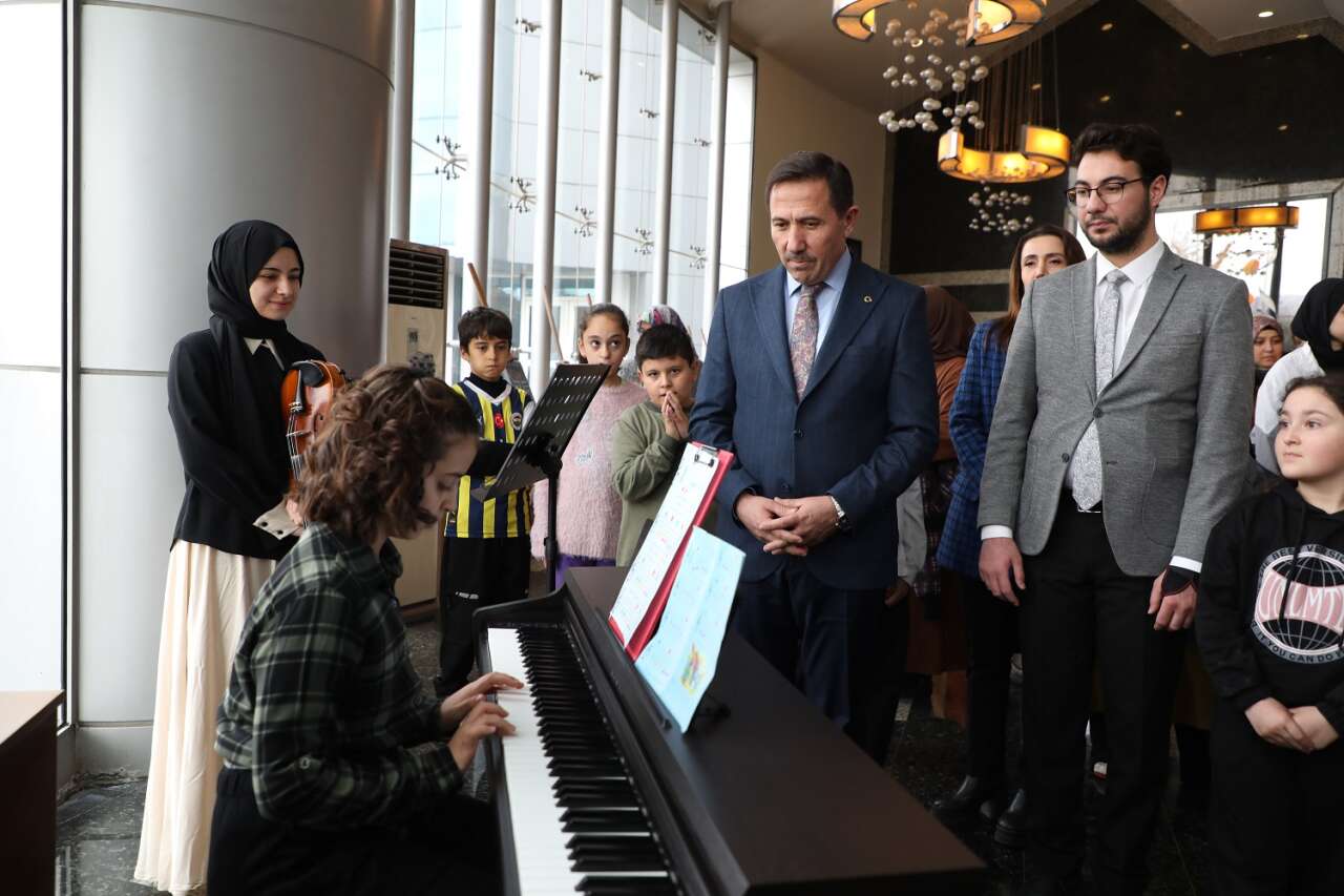 Konya’da genç yeteneklerin eserleri sanatseverlerle buluştu 6